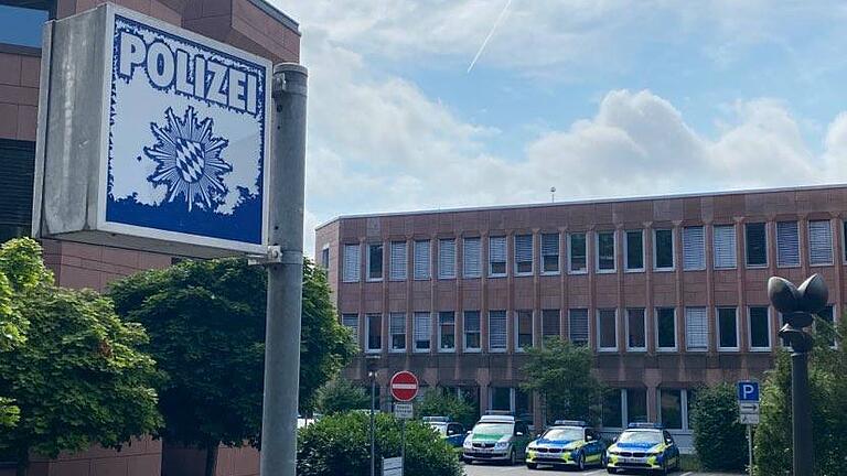 Mit einer Aufklärungsrate von weit über 70 Prozent der gemeldeten Straftaten ist die Polizeiinspektion Schweinfurt auch in Unterfranken mit an der Spitze. Mit einer Aufklärungsrate von weit über 70 Prozent der gemeldeten Straftaten ist die Polizeiinspektion Schweinfurt auch in Unterfranken mit an der Spitze.