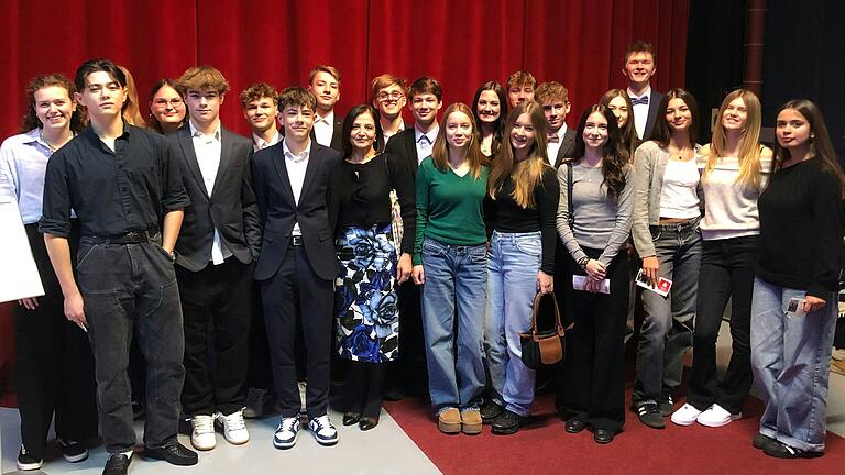 Die Schüler der Klasse 10a waren begeistert vom Besuch der Oper. Die Schüler der Klasse 10a waren begeistert vom Besuch der Oper.