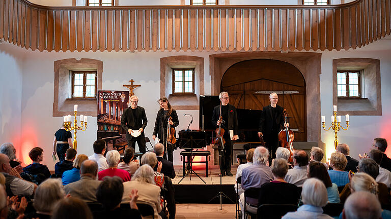 Erika Geldsetzer (Violine), Sascha Frömbling (Viola), Konstantin Heidrich (Violoncello) und Dirk Mommertz (Klavier). Erika Geldsetzer (Violine), Sascha Frömbling (Viola), Konstantin Heidrich (Violoncello) und Dirk Mommertz (Klavier).