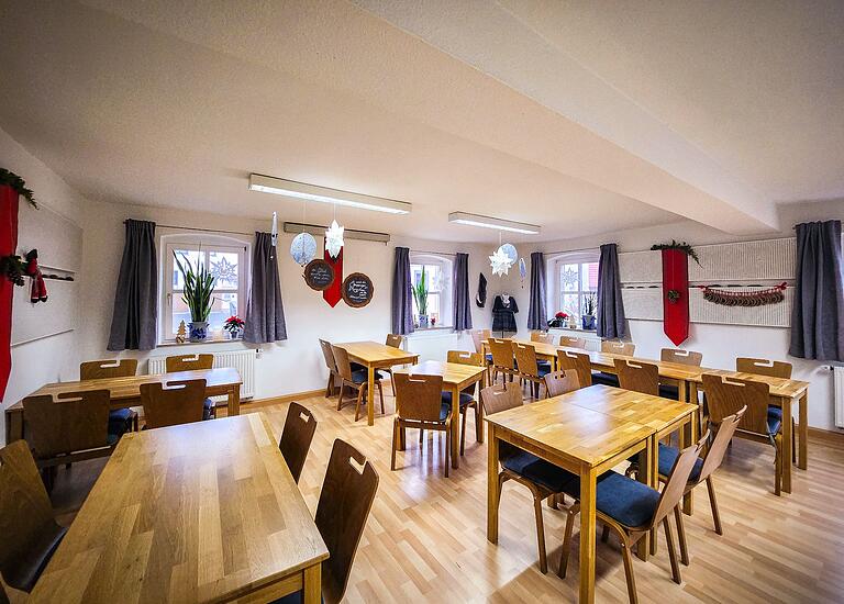 Das Bürger-Café im Alten Rathaus Knetzgau: Seit Dezember 2015 finden hier Veranstaltungen des Bündnisses für Familie und Senioren statt. Das Bürger-Café im Alten Rathaus Knetzgau: Seit Dezember 2015 finden hier Veranstaltungen des Bündnisses für Familie und Senioren statt.