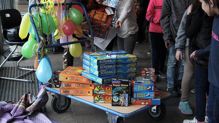 Eine Spielwarenausstattung für ein Spielezimmer hat die Auen-Grundschule in Schweinfurt gewonnen. Eine Spielwarenausstattung für ein Spielezimmer hat die Auen-Grundschule in Schweinfurt gewonnen. 