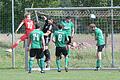 Die Spiele der A-Klassen Rhön       -  Heiße Szene vor dem Machtilshäuser Tor: Elfershausens Fabian Trompeter beschäftigt mit seinem Kopfball die komplette SV-Defensive um Keeper Fabian Hollmeyer.