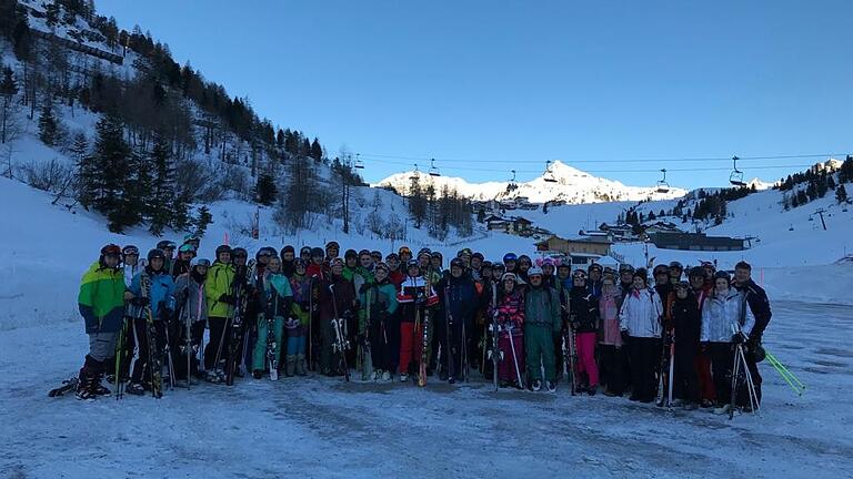 Die Skifahrer vom FV Dingolshausen im Salzburger Land.