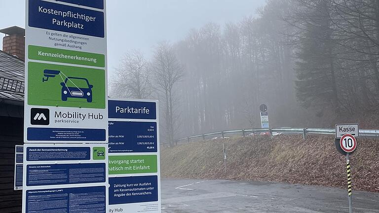 Das Kassenhäuschen am Parkplatz des Klosters Kreuzbergs hat ausgedient. Die Infrastruktur für den neuen Parkautomaten war bereits um Weihnachten installiert worden.