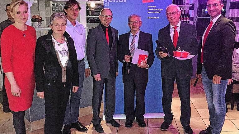 Jubilarehrung bei ver.di SchweinfurtIm Bild von links: Marietta Eder, Doris Berz, Rainer Reichert, DGB-Regionsgeschäftsführer Frank Firsching, die Jubilare Fritz Bonengel und Wilhelm May, die der Gewerkschaft seit 70 Jahren die Treue Halten, und Geschäftsführer Sinan Öztürk.