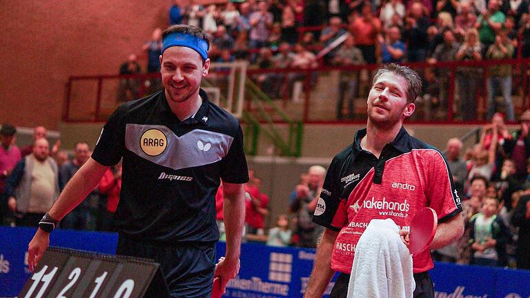 Klar zu sehen, wer bei diesem Vergleich zwischen Timo Boll und Bastian Steger als Sieger vom Tisch ging. Gut möglich, dass es am Montag zur Revanche der beiden Protagonisten (je 43) kommt.