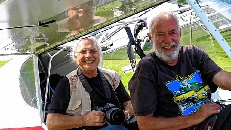 Strahlende Gesichter: Ruedi Homberger mit seinem Co-Piloten Fred Rautenberg, der am vergangenen Samstag an dem Rundflug teilnehmen durfte. Strahlende Gesichter: Ruedi Homberger mit seinem Co-Piloten Fred Rautenberg, der am vergangenen Samstag an dem Rundflug teilnehmen durfte.