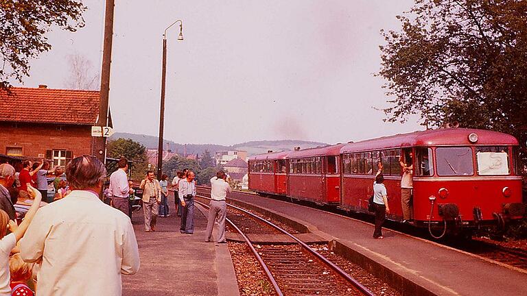 Der letzte Personenzug durch Marktheidenfeld: Nach den 70ern fuhren nur noch Güterzüge auf der Strecke. Der letzte Personenzug durch Marktheidenfeld: Nach den 70ern fuhren nur noch Güterzüge auf der Strecke.