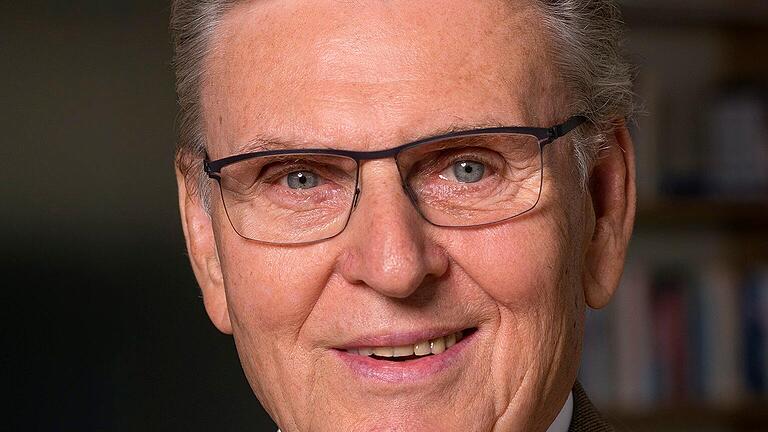 Kurt Eckernkamp, Senior-Chef der Vogel Medien Gruppe, ist im Alter von 86 Jahren gestorben. Kurt Eckernkamp, Senior-Chef der Vogel Medien Gruppe, ist im Alter von 86 Jahren gestorben.