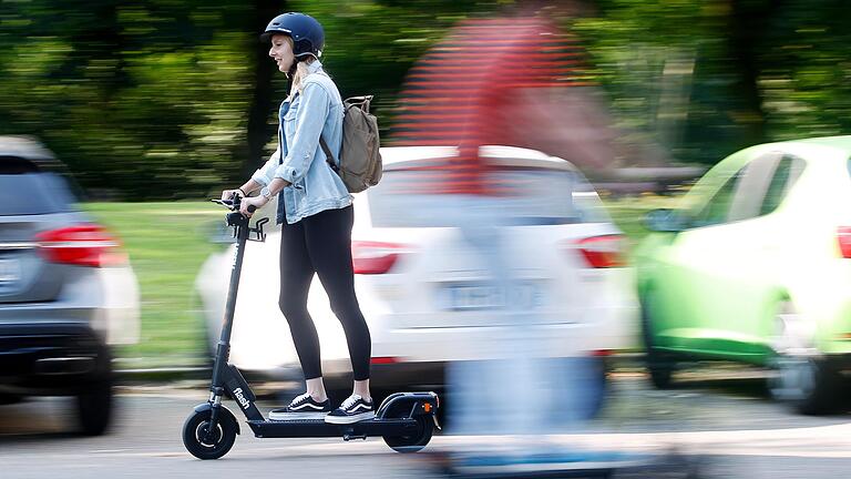 Zugelassen sind die E-Tretroller bereits, bald könnten sie auch in Würzburg durch die Gegend düsen. Aber für sie gibt es auch klare Regeln.