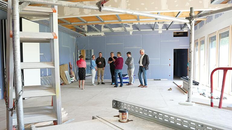 Der Gymnastikraum im ersten Stock der neuen Turnhalle am Eichelsee in Haßfurt ist teilbar und besitzt eigene Umkleiden und Duschen. Aber es ist noch einiges zu tun.