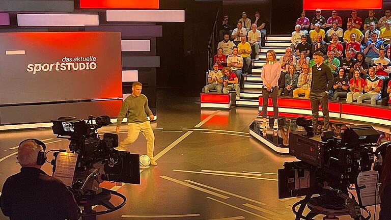 Maurice Pache im ZDF-Sportstudio       -  Mit 2:0 gewann Maurice Pache an der Torwand das Duell mit Nationalspieler Nadiem Amiri.