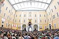 Auf dem Balkon steht Papst Benedikt XVI.: Der überdachte Innenhof der päpstlichen Sommerresidenz in Castel Gandolfo.