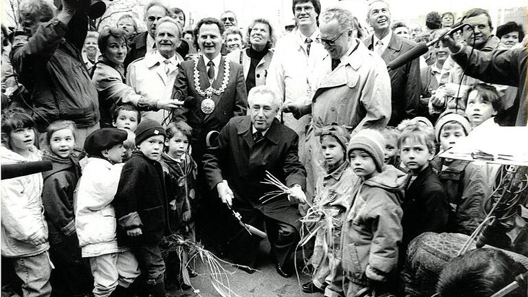 OB Klaus Zeitler bei der Eröffnung am 27. April 1990.