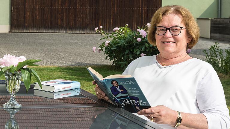 Nach getaner Arbeit: Bürgermeisterin Klara Schömig erholt sich am liebsten beim Lesen auf ihrer Terrasse.