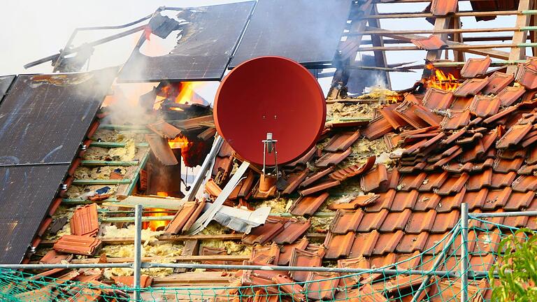 Viel zu tun gab es für die Einsatzkräfte im Landkreis Haßberge im Jahr 2024. Einen der größten Einsätze löste die Explosion in einem Wohnhaus auf der Hohen Wann zwischen Zeil und Haßfurt aus.