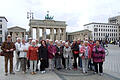 Die Mitglieder der Kolpingsfamilie Münnerstadt ließ sich vor dem Brandenburger Tor ablichten. Foto: Albert       -  Die Mitglieder der Kolpingsfamilie Münnerstadt ließ sich vor dem Brandenburger Tor ablichten. Foto: Albert