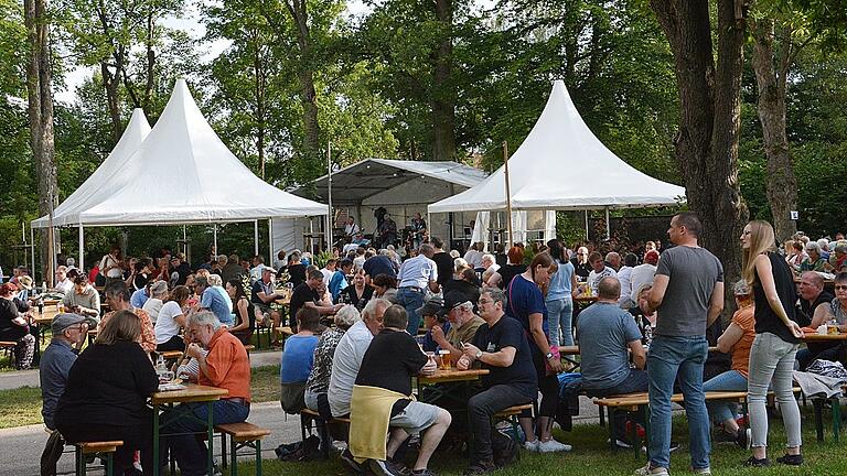 Beim Bürgerfest mit offizieller Übergabe der neuen Trinkkur- und Wandelhalle in Bad Königshofen hat sich die Stadt als Kurort bestens präsentiert, sagte Bürgermeister Thomas Helbling.&nbsp;