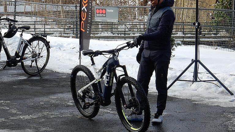 Guido Tschugg mit dem Mountain Cross MC7.