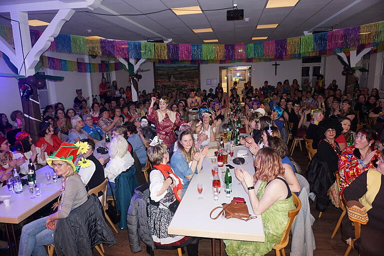 Beste Stimmung herrschte beim Löbbicher Weiberfasching. Beste Stimmung herrschte beim Löbbicher Weiberfasching.