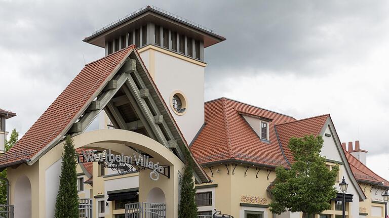 Einkaufen in einem Outlet-Center im im Stile eines fränkischen Dorfes: So lockt&nbsp;Wertheim Village vor allem Besucher aus dem Ausland an.