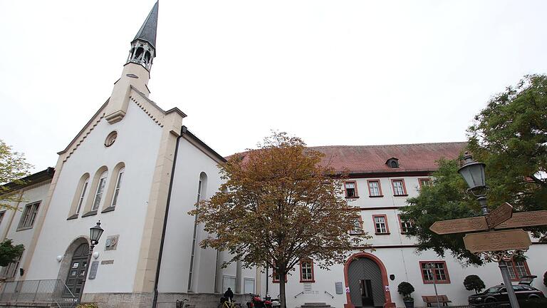 Das Landratsamt in Kitzingen braucht eine neue Heizung. Gar kein leichtes Unterfangen, wie jetzt ein erster Anlauf zeigte.