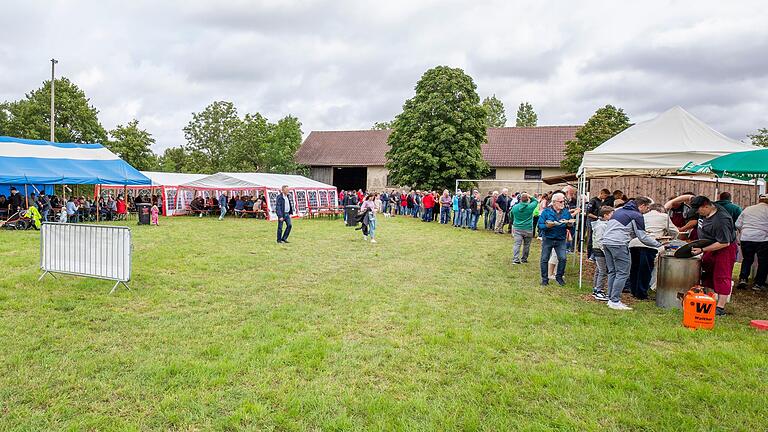 Schon kurz nach der Eröffnung des Festes am Sonntag um elf Uhr gab es einen großen Ansturm und lange Warteschlangen.