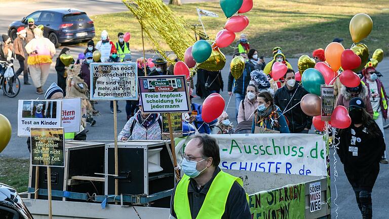 Würzburgs OB Christian Schuchardt hat die Faschings-Demo dafür kritisiert, dass sie traditionelles Brauchtum für politische Zwecke missbrauche.