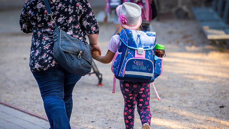 Erster Schultag nach den Sommerferien.jpeg       -  Der beschlossene Rechtsanspruch auf Ganztagsbetreuung für Grundschulkinder ab 2026 droht in der Praxis zu scheitern.