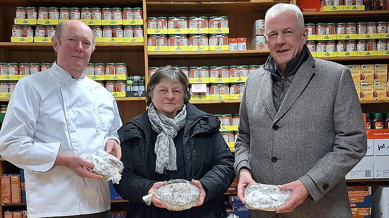Auf dem Foto Innungsobermeister Gerhard Götz, Ute Ulrich, Erster Bürgermeister Günther Werner.