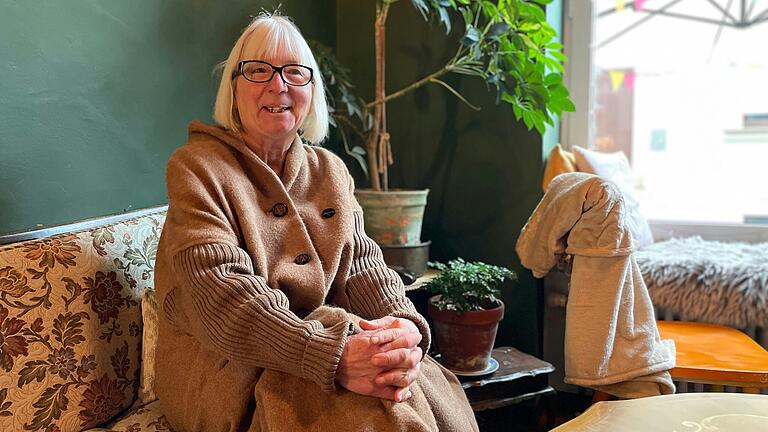 Angelika Ziegler-Hartmann aus Frankfurt ist der 'Kein Kuchen für Nazis'-Spruch am Fenster direkt positiv aufgefallen. Angelika Ziegler-Hartmann aus Frankfurt ist der 'Kein Kuchen für Nazis'-Spruch am Fenster direkt positiv aufgefallen.