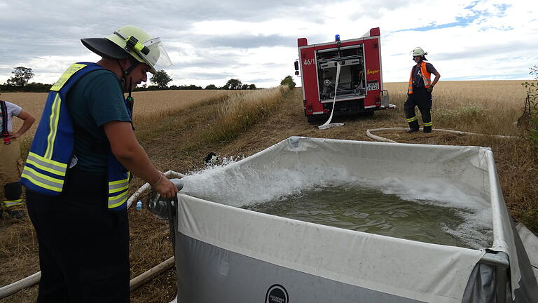 3000 Liter Wasser fasst dieser Faltbehäler der Feuerwehr Königsberg, der als Puffer für die Löschwasserversorgung dient.&nbsp;