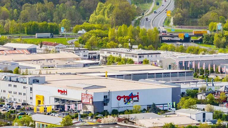 Die Opti-Wohnwelt-Standorte in Schweinfurt (im Bild) und Niederlauer bleiben trotz wirtschaftlicher Schwierigkeiten erhalten. Darüber informierte der Möbelhändler nun in einer Pressemitteilung. Die Opti-Wohnwelt-Standorte in Schweinfurt (im Bild) und Niederlauer bleiben trotz wirtschaftlicher Schwierigkeiten erhalten. Darüber informierte der Möbelhändler nun in einer Pressemitteilung.