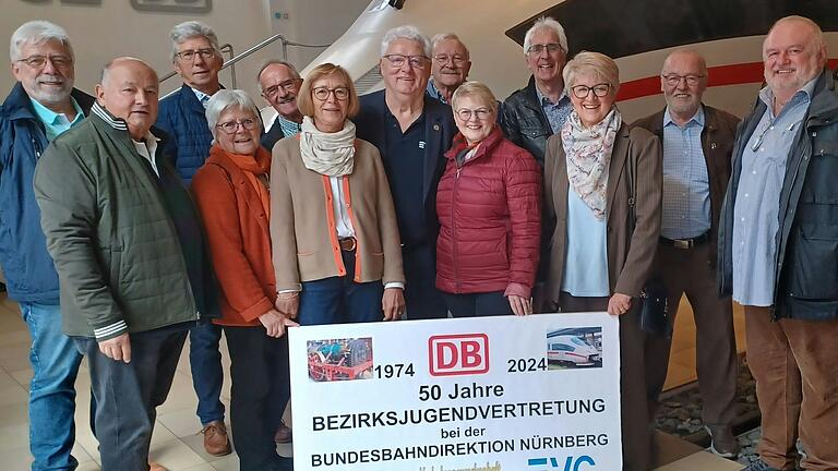 Nach 50 Jahren trafen sich die 'Mitglieder der Bezirksjugendvertretung bei der Bundesbahndirektion Nürnberg' (BJV) auf Einladung des damaligen 1. BJV - Vorsitzenden Anton Hofmann im DB Museum zum Rückblick.