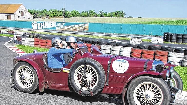 Fahrer und Beifahrer gefordert: Bei der Wertungsprüfung im Rahmen der Sachs Franken Classic auf der Kartbahn in Gerolzhofen fahren die Oldtimer jeweils zwei Runden und müssen dabei mehrere Prüfungen absolvieren. Dies bei freiem Eintritt von 9.10 bis 12.30 Uhr.