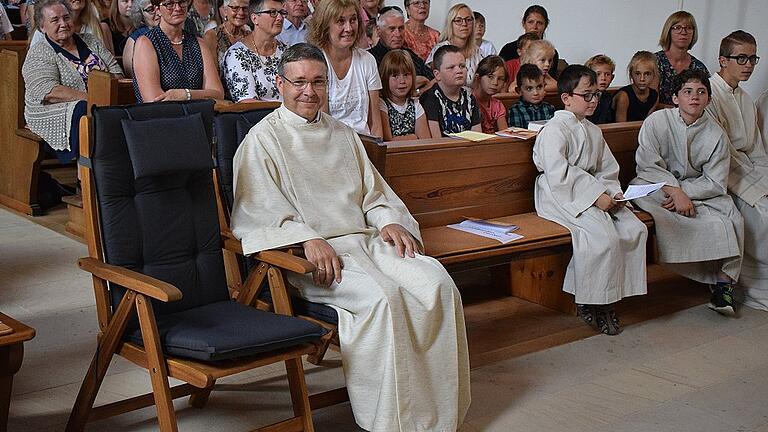 Einen Holzstuhl hatte Pastoralreferent Norbert Zettelmeier sich gewünscht, und dieser Wunsch sollte ihm zum Abschied aus der Pfarreiengemeinschaft gleich doppelt erfüllt werden.