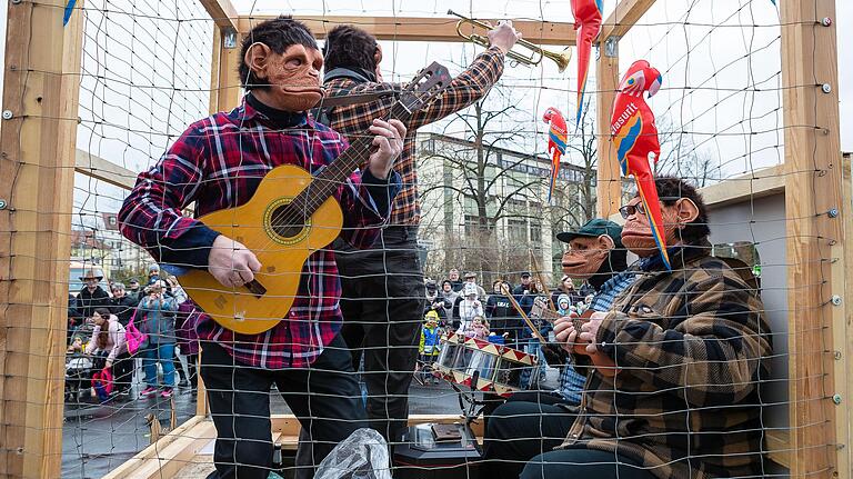 Affenstall mit mächtig Stimmung bei der Gäßbockelf aus Üchtelhausen. Affenstall mit mächtig Stimmung bei der Gäßbockelf aus Üchtelhausen.