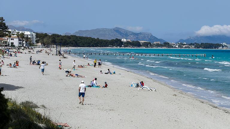 Ein Ort der Sehnsucht für viele Menschen: Der Strand auf der spanischen Insel Mallorca. Dr. Ute Schreiner, dereinst als Hausärztin in Unterschleichach tätig, lebt dort. Ein Ort der Sehnsucht für viele Menschen: Der Strand auf der spanischen Insel Mallorca. Dr. Ute Schreiner, dereinst als Hausärztin in Unterschleichach tätig, lebt dort. 