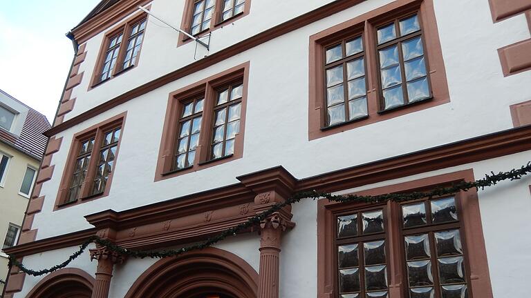 Vor 425 Jahren schloss die Stadt Lohr den Vertrag mit Michael Imkeller über den Bau des Rathauses, das heute das alte Rathaus genannt wird.&nbsp;