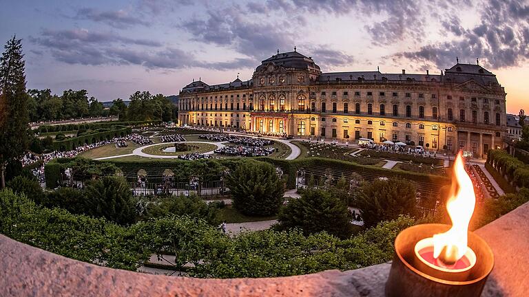 Die Würzburger Residenz - hier bei der Nachtmusik des Mozartfests 2023. Die Würzburger Residenz - hier bei der Nachtmusik des Mozartfests 2023.