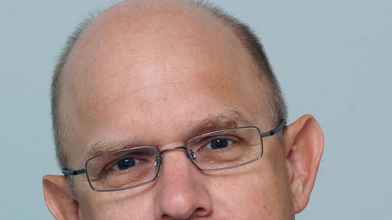 Ahnengalerie Neuhäuser.jpeg       -  Franz Neuhäuser, Leiter der Sportredaktion in der Zentrale der Augsburger Allgemeinen.
