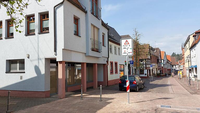 Am oberen Ende der Mitteltorstraße in Marktheidenfeld wird MyLocalFarm im Mai einen Laden eröffnen, in dem es unverpackte und regionale Waren zu kaufen gibt. Am oberen Ende der Mitteltorstraße in Marktheidenfeld wird MyLocalFarm im Mai einen Laden eröffnen, in dem es unverpackte und regionale Waren zu kaufen gibt.