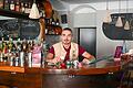 Die Mambo-Bar in Zeil macht wieder auf. Der neue Chef Luca Seel ist nicht der erste aus seiner Familie, der die Kultkneipe führt: Vor 20 Jahren hatte sein Bruder den Laden übernommen.