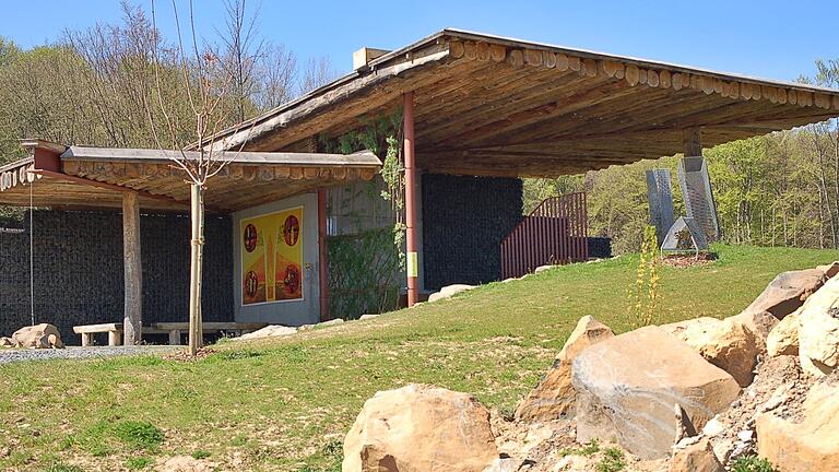 Die Franziskuskapelle steht auf dem Grund und Boden der Thüringer Hütte. Was wird, wenn ein neuer Träger das Schullandheim übernimmt, fragt man sich in der Vorstandschaft des Freundeskreises Thüringer Hütte.