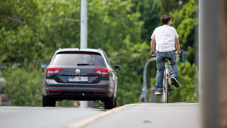 Es geht den Grünen in Stadt und Landkreis um einen koordinierten Ausbau, damit Pendlerinnen und Pendler aus dem Landkreis auch auf dem Fahrrad so schnell und sicher wie möglich in die Stadt kommen (Symbolfoto). Es geht den Grünen in Stadt und Landkreis um einen koordinierten Ausbau, damit Pendlerinnen und Pendler aus dem Landkreis auch auf dem Fahrrad so schnell und sicher wie möglich in die Stadt kommen (Symbolfoto). 