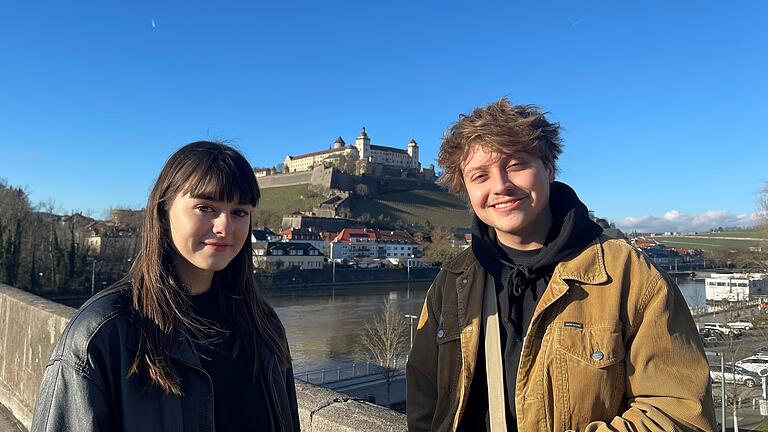 Lena Bäcker und Linus Knobling haben zwar einen Plattenvertrag in Berlin, möchten aber unbedingt später wieder nach Würzburg zurückkehren. Lena Bäcker und Linus Knobling haben zwar einen Plattenvertrag in Berlin, möchten aber unbedingt später wieder nach Würzburg zurückkehren.