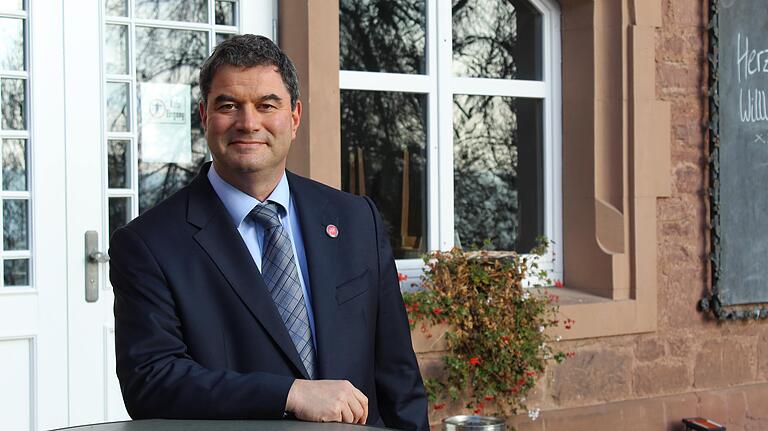 Ido Michel, Inhaber und Betreiber von 'Michel & Friends Hotel Lohr – Auf der Franziskushöhe'. Ido Michel, Inhaber und Betreiber von 'Michel & Friends Hotel Lohr – Auf der Franziskushöhe'.