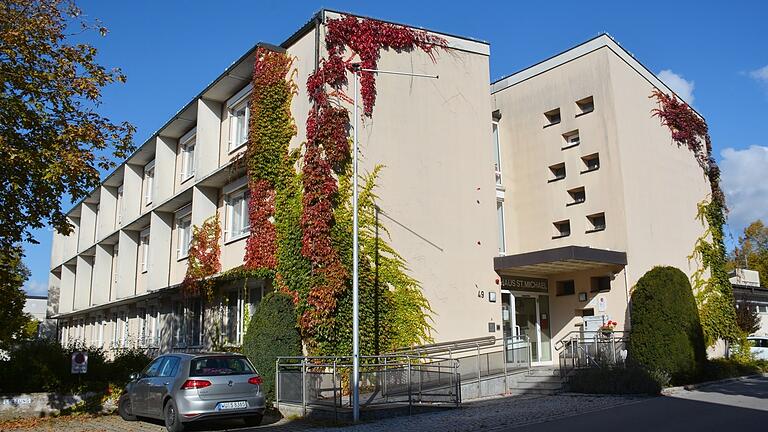 75 Jahre diente das Haus St. Michael als Bildungsstätte. Im vorderen Trakt war einst das Priesterseminar untergebracht 75 Jahre diente das Haus St. Michael als Bildungsstätte. Im vorderen Trakt war einst das Priesterseminar untergebracht