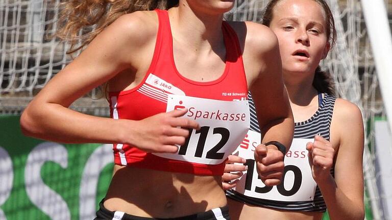 TG-48-Läuferin Jana Vollert (vorne) war einzige Teilnehmerin aus dem Raum Schweinfurt und lief über 1500 Meter der Jugend U18 auf einen guten achten Rang.