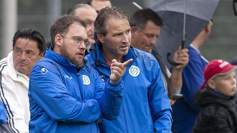 Die Entwicklungsrichtung stimmt, aber nicht die Punkte-Ausbeute: da sind sich die WFV-Trainer Berthold Göbel (rechts) und Marco Scheder (links) einig. Die Entwicklungsrichtung stimmt, aber nicht die Punkte-Ausbeute: da sind sich die WFV-Trainer Berthold Göbel (rechts) und Marco Scheder (links) einig.